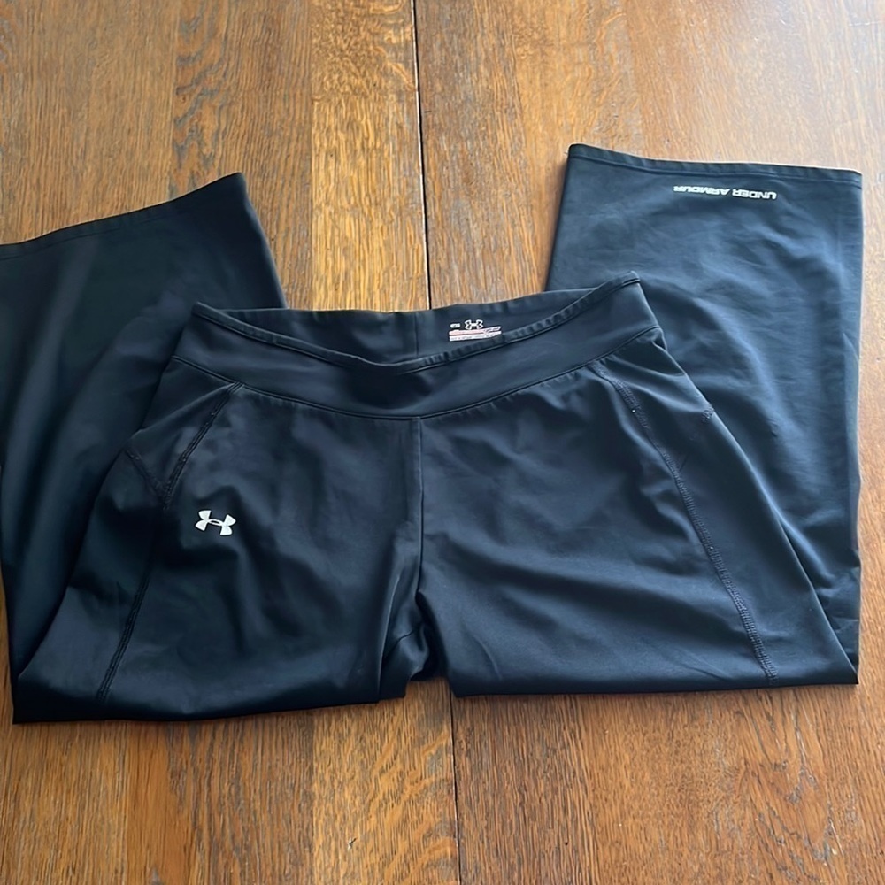Under Armor all season gear wide leg capri pants size small black